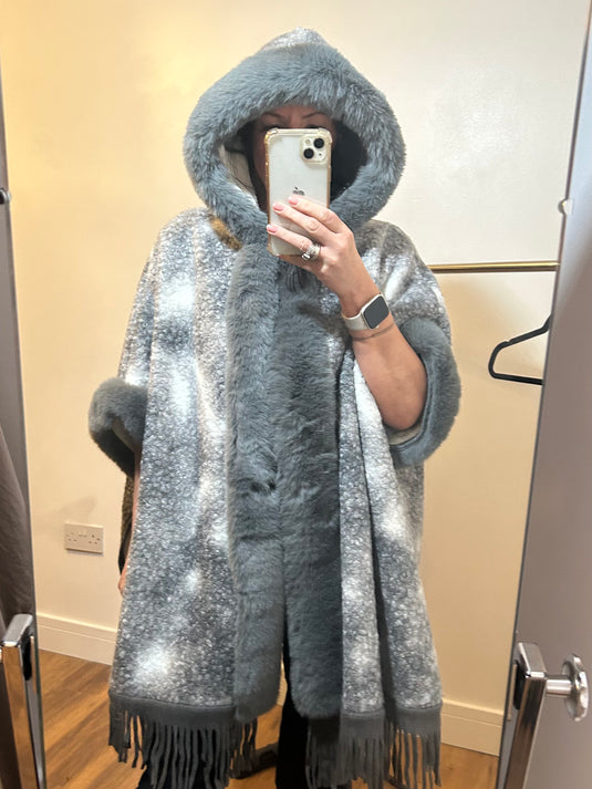 Grey poncho with fur